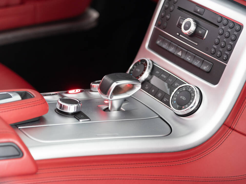 Image 37/48 of Mercedes-Benz SLS AMG Roadster (2012)