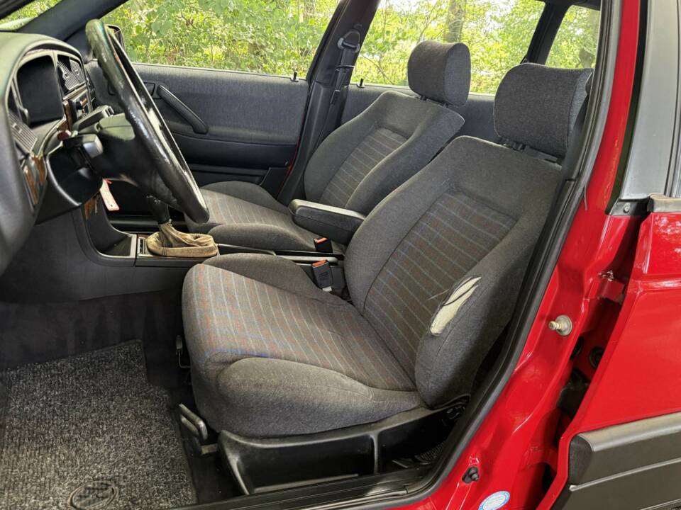 Image 13/21 of Volkswagen Passat Variant 2.0 (1990)