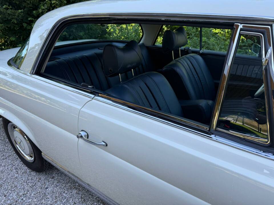Imagen 4/11 de Mercedes-Benz 280 SE 3,5 (1971)
