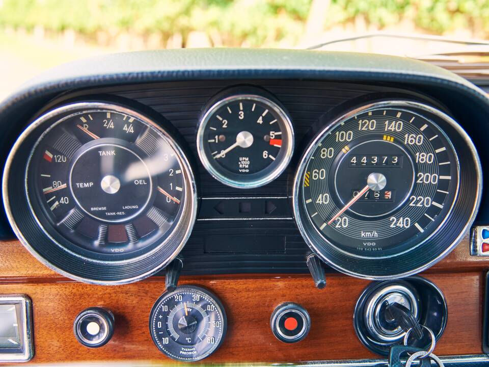 Image 26/38 of Mercedes-Benz 300 SEL 6.3 (1970)