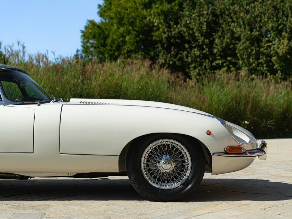 Bild 30/50 von Jaguar E-Type (1968)