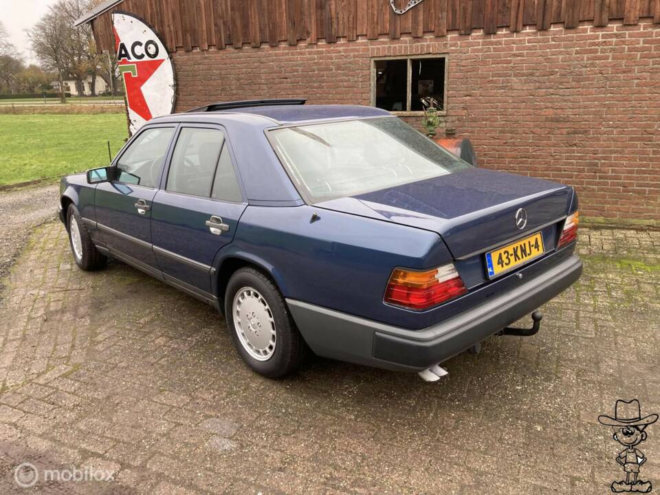 Bild 4/50 von Mercedes-Benz 300 E (1986)