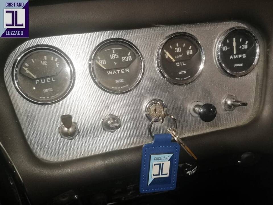 Image 29/37 of Daimler SP 250 (1960)