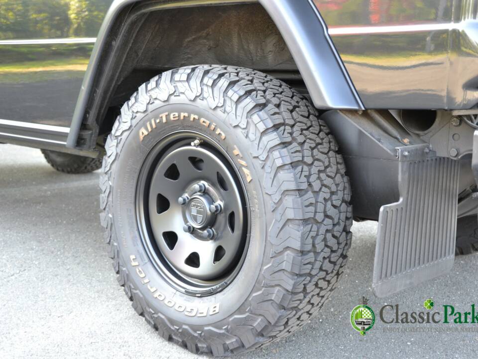 Immagine 46/49 di Mercedes-Benz 230 GE (lang) (1991)