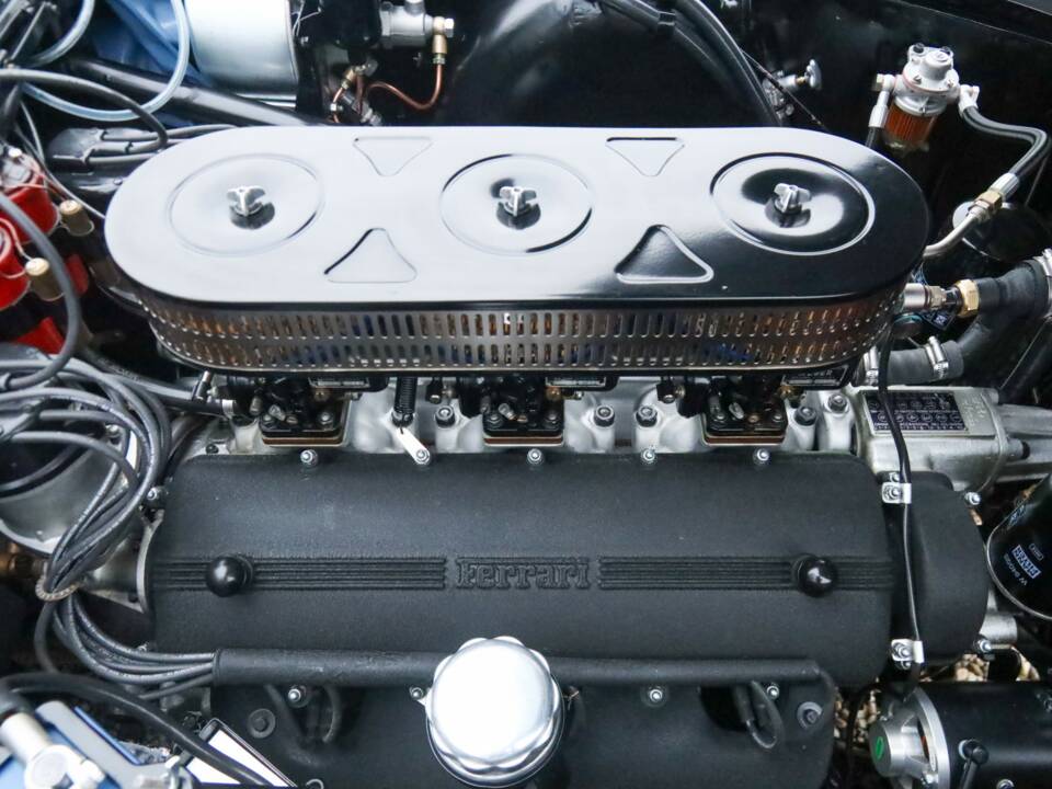 Image 24/50 of Ferrari 250 GT/E (1962)