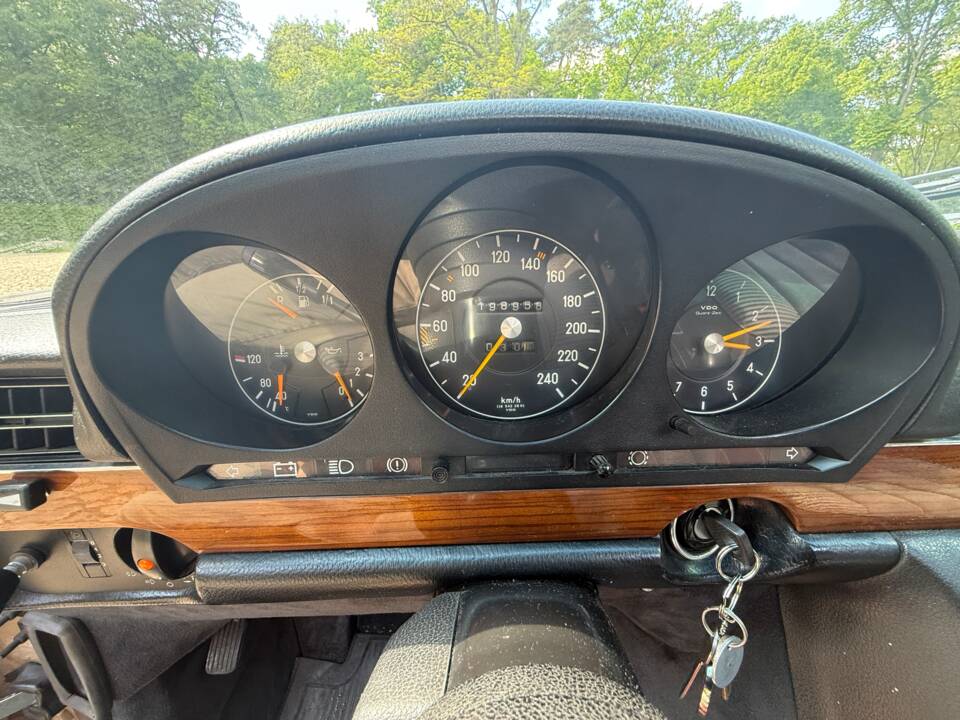 Image 8/10 of Mercedes-Benz 280 SE (1976)