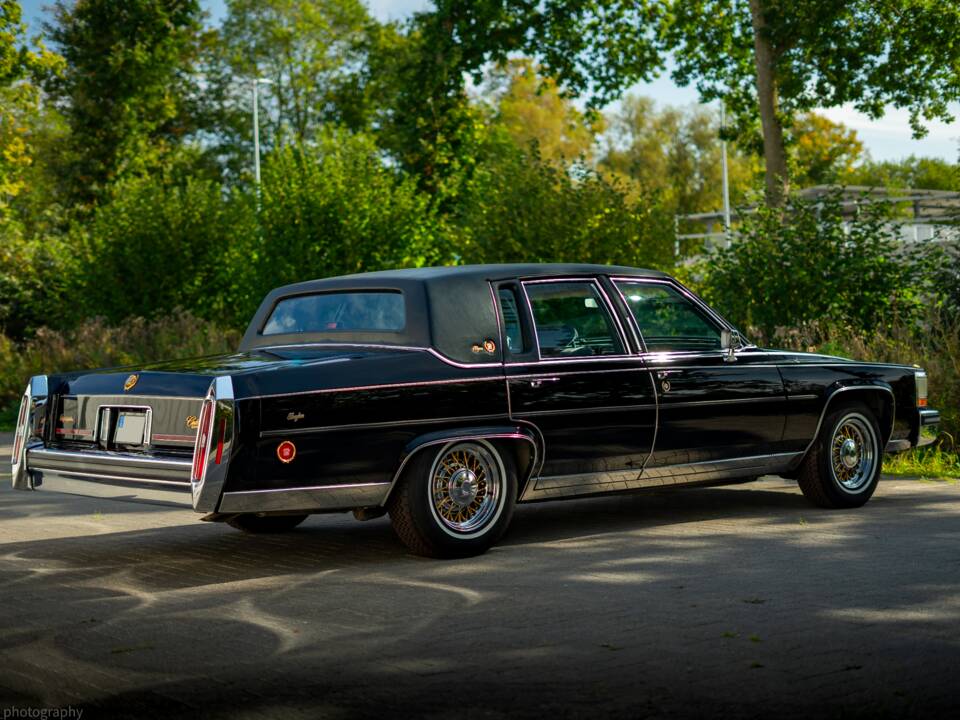 Image 8/38 of Cadillac Brougham Elegance (1988)