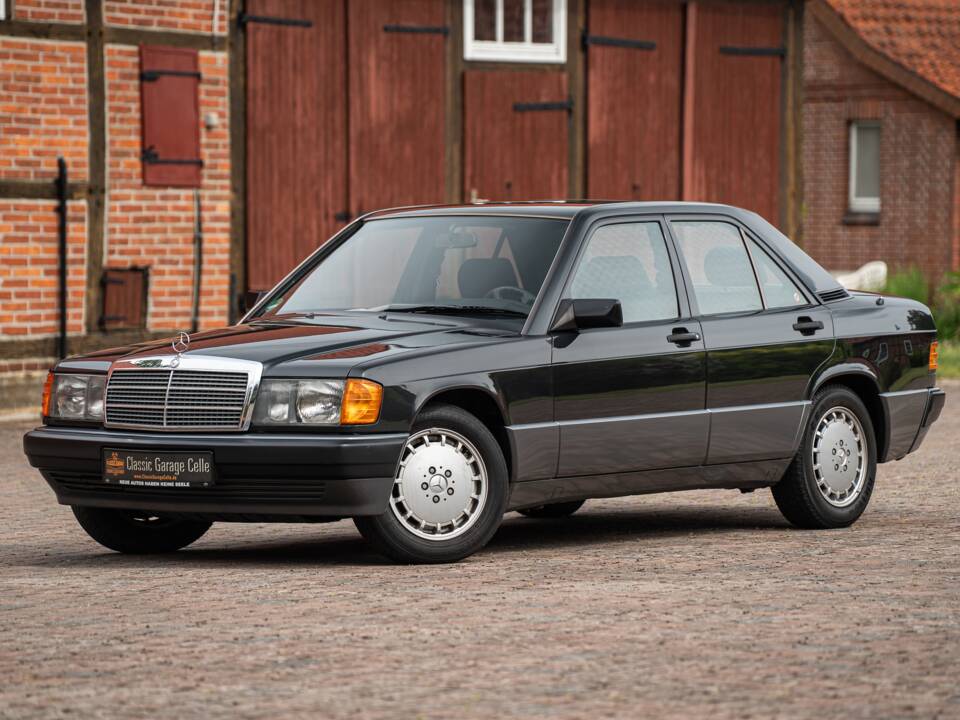 Bild 1/74 von Mercedes-Benz 190 E (1990)