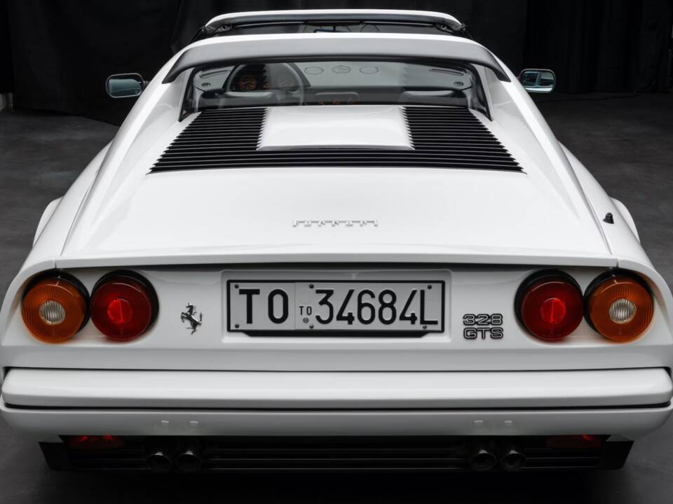 Bild 8/34 von Ferrari 328 GTS (1988)