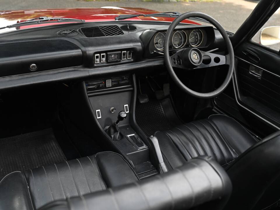 Image 4/18 of Peugeot 504 Convertible (1974)