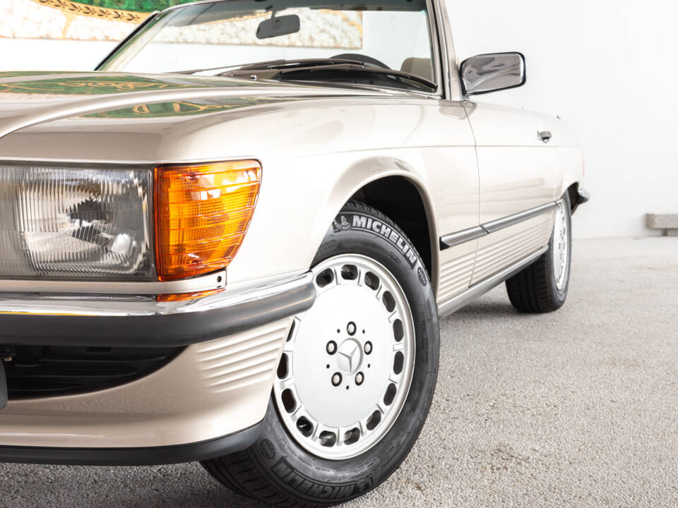 Bild 19/47 von Mercedes-Benz 560 SL (1987)