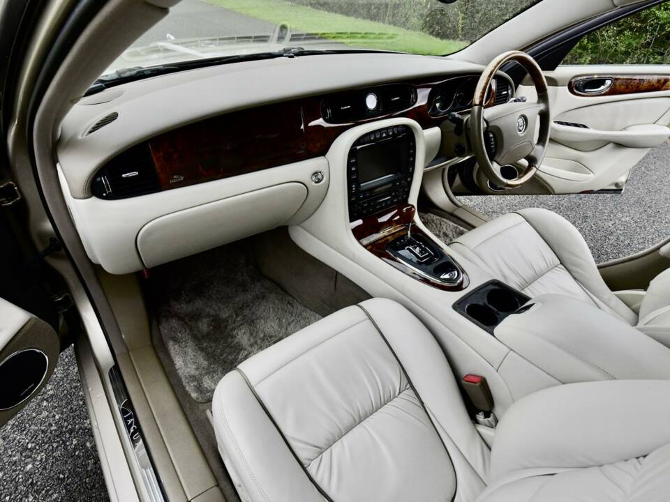 Afbeelding 33/50 van Jaguar XJ 8 4.2 (2003)
