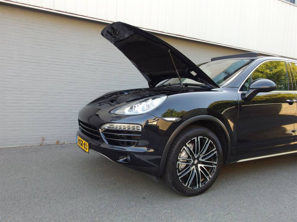Image 80/96 of Porsche Cayenne S Diesel (2013)