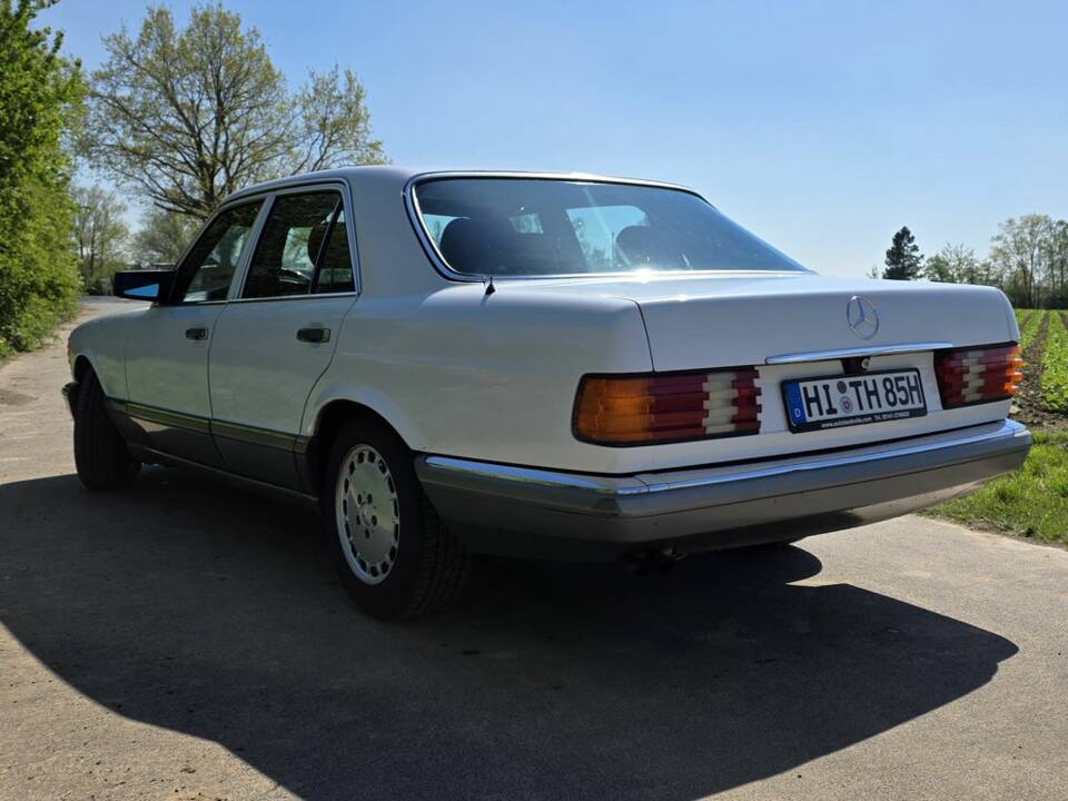 Bild 7/8 von Mercedes-Benz 300 SE (1985)