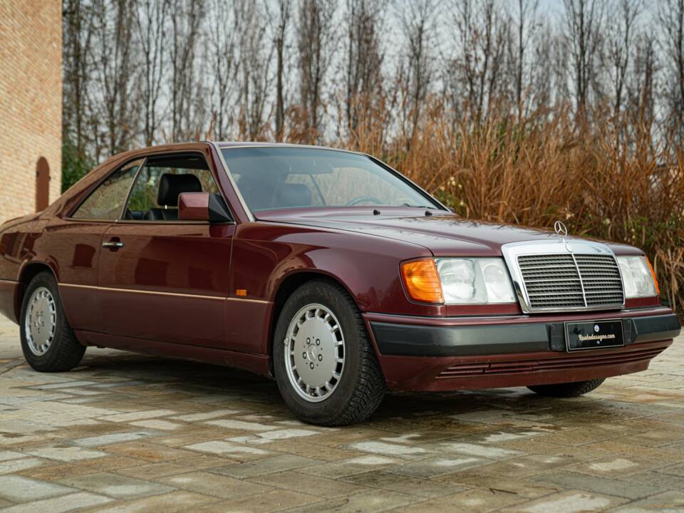 Bild 2/50 von Mercedes-Benz 300 CE-24 (1991)