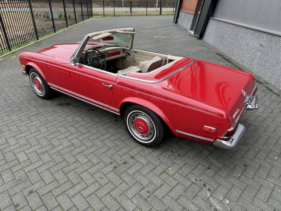 Image 6/36 de Mercedes-Benz 280 SL (1968)