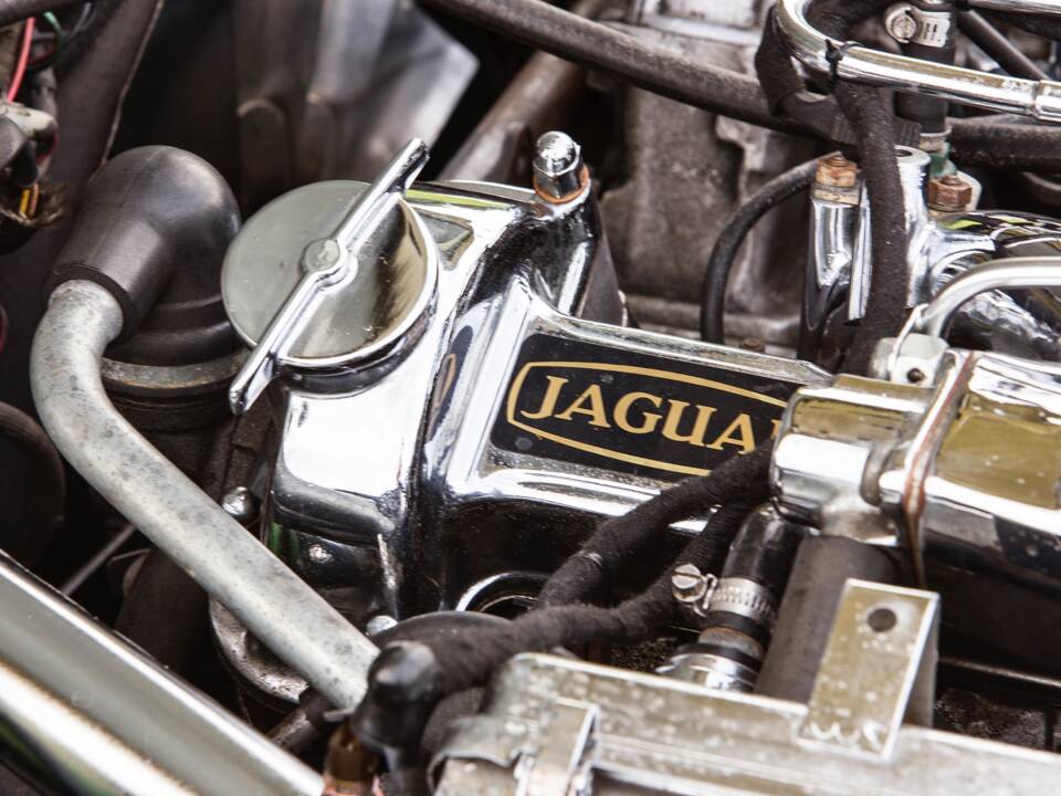 Image 17/20 of Jaguar XJ 5.3 C (1975)