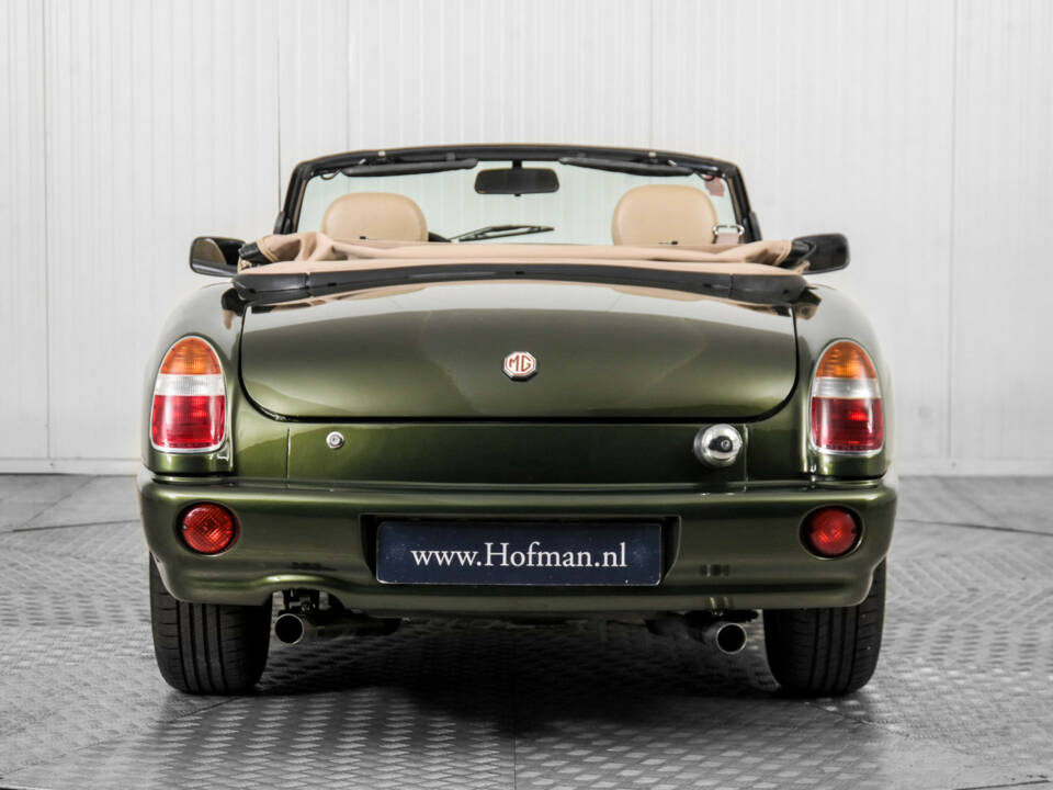 Image 13/50 of MG RV8 (1994)