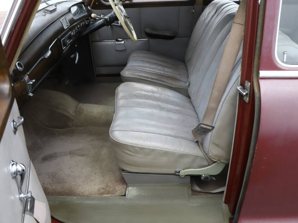 Immagine 13/34 di Mercedes-Benz 220 S (1957)
