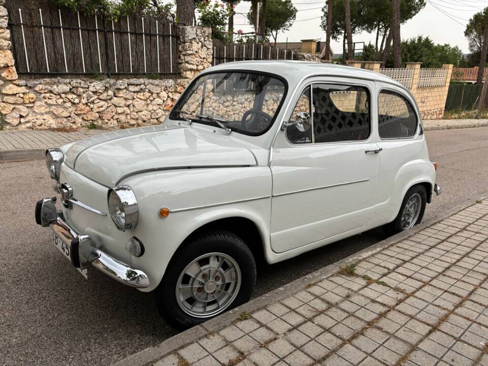 Bild 1/8 von SEAT 600 L (1973)
