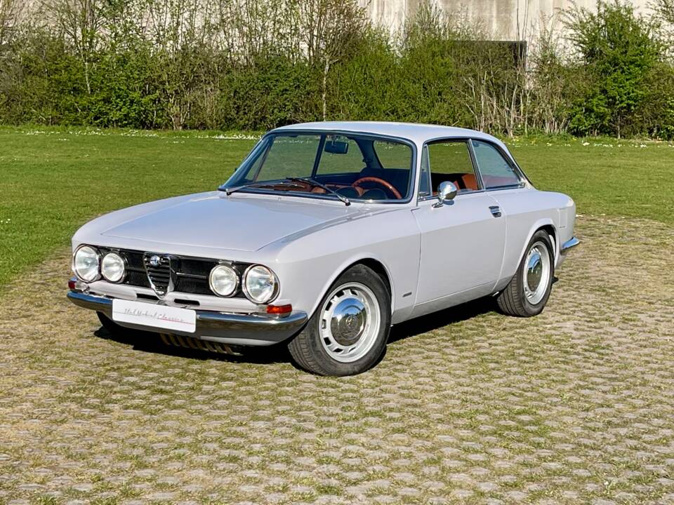 Image 7/47 de Alfa Romeo 1750 GT Veloce (1968)