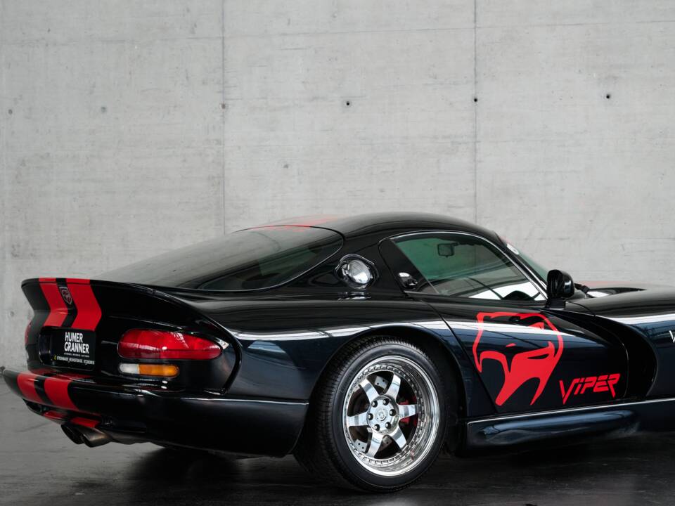 Image 34/50 of Dodge Viper GTS (2005)