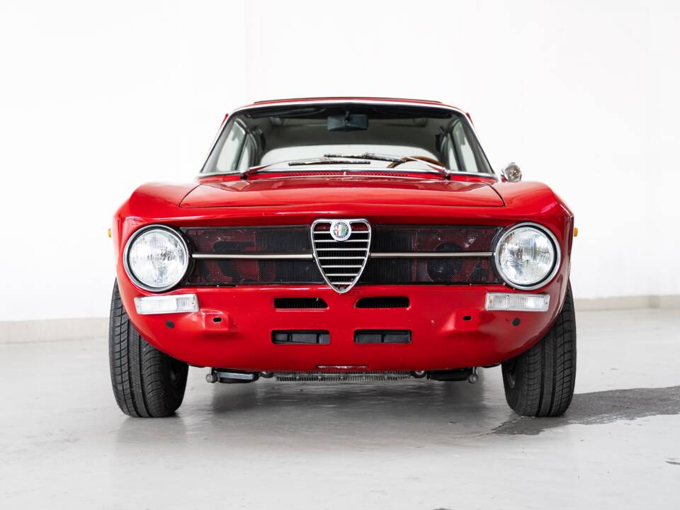Bild 2/32 von Alfa Romeo Giulia 1600 GT Junior (1972)
