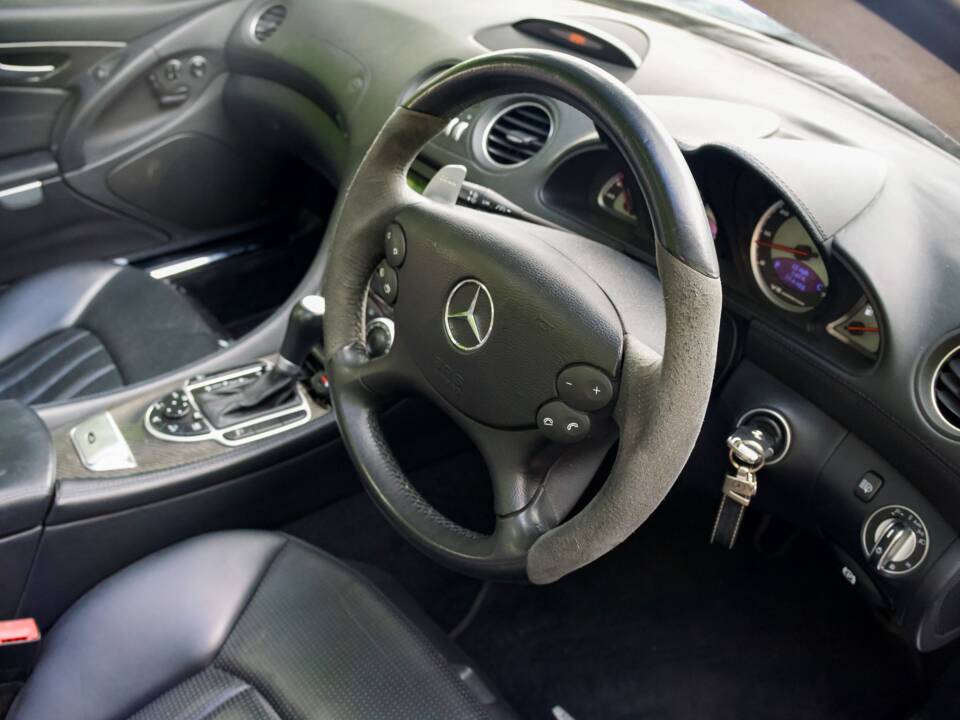 Image 21/23 de Mercedes-Benz SL 55 AMG (2007)