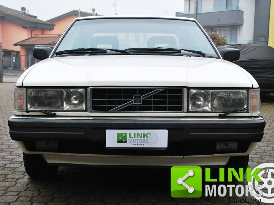 Image 2/10 of Volvo 780 Bertone (1987)