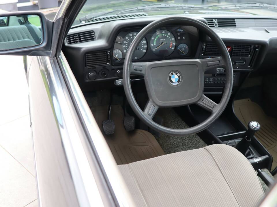 Image 30/50 of BMW 323i (1980)