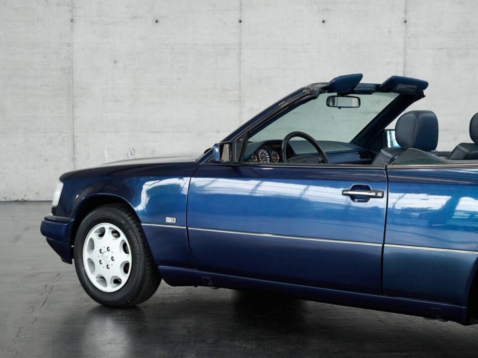Bild 14/50 von Mercedes-Benz E 200 (1996)