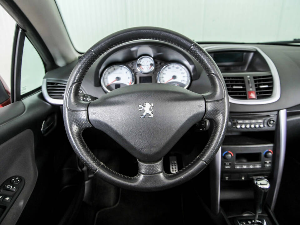 Imagen 8/50 de Peugeot 207 CC 1.6 VTi (2008)