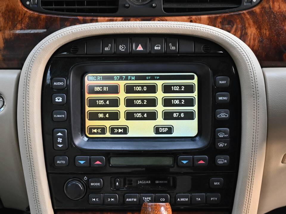 Image 49/50 of Jaguar XJ 8 4.2 (2006)