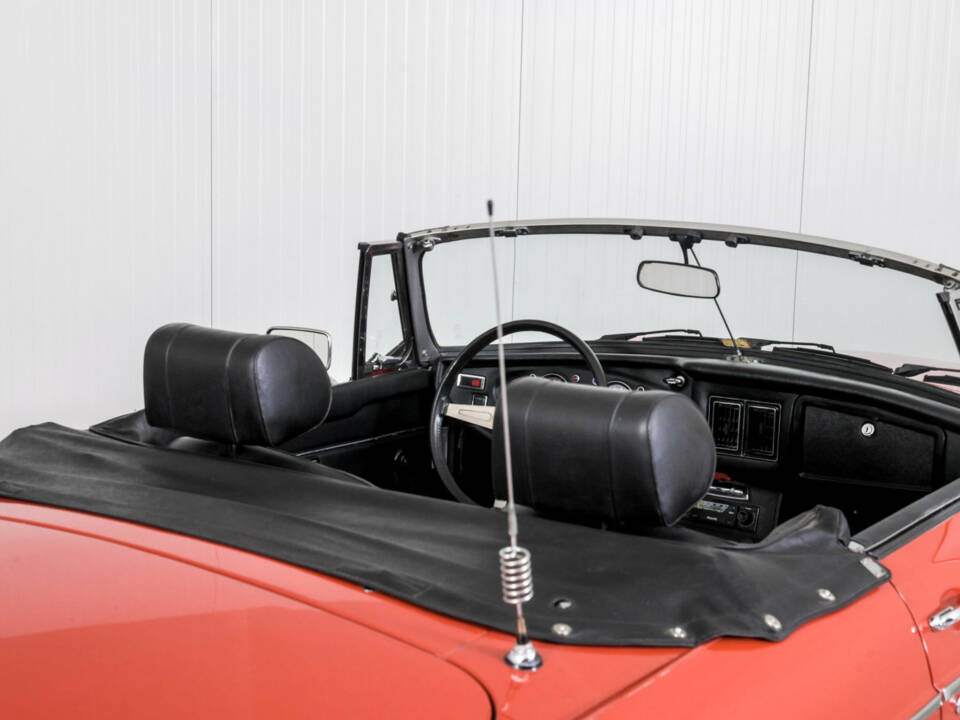 Image 29/50 of MG MGB (1976)