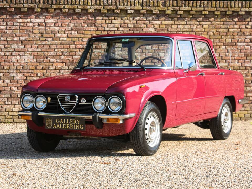 Image 11/50 of Alfa Romeo Giulia Nuova Super 1300 (1975)