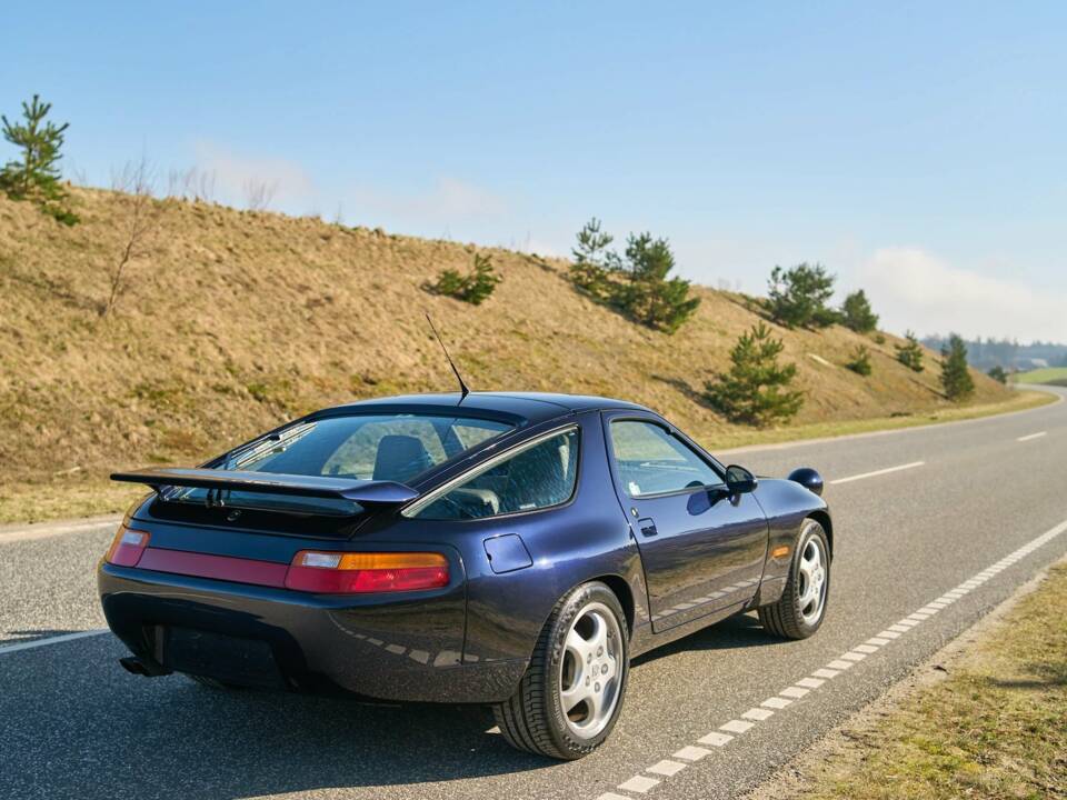 Immagine 32/50 di Porsche 928 GTS (1992)