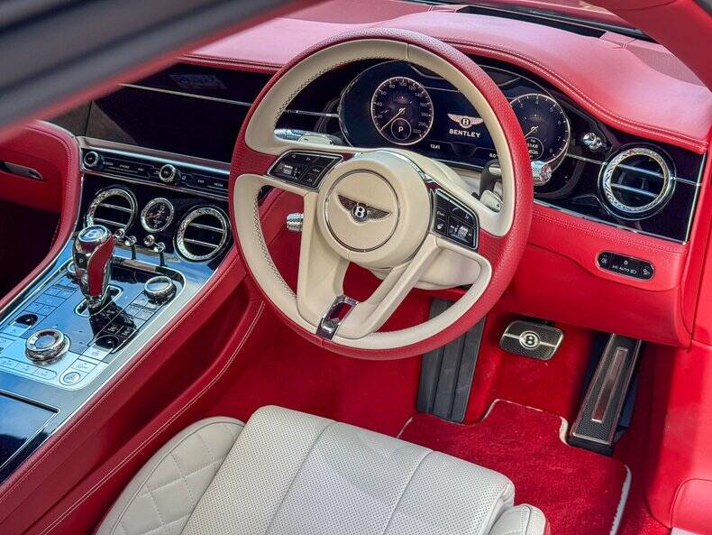 Image 12/44 of Bentley Continental GT V8 (2020)