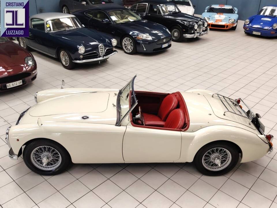 Image 5/59 of MG MGA 1500 (1958)