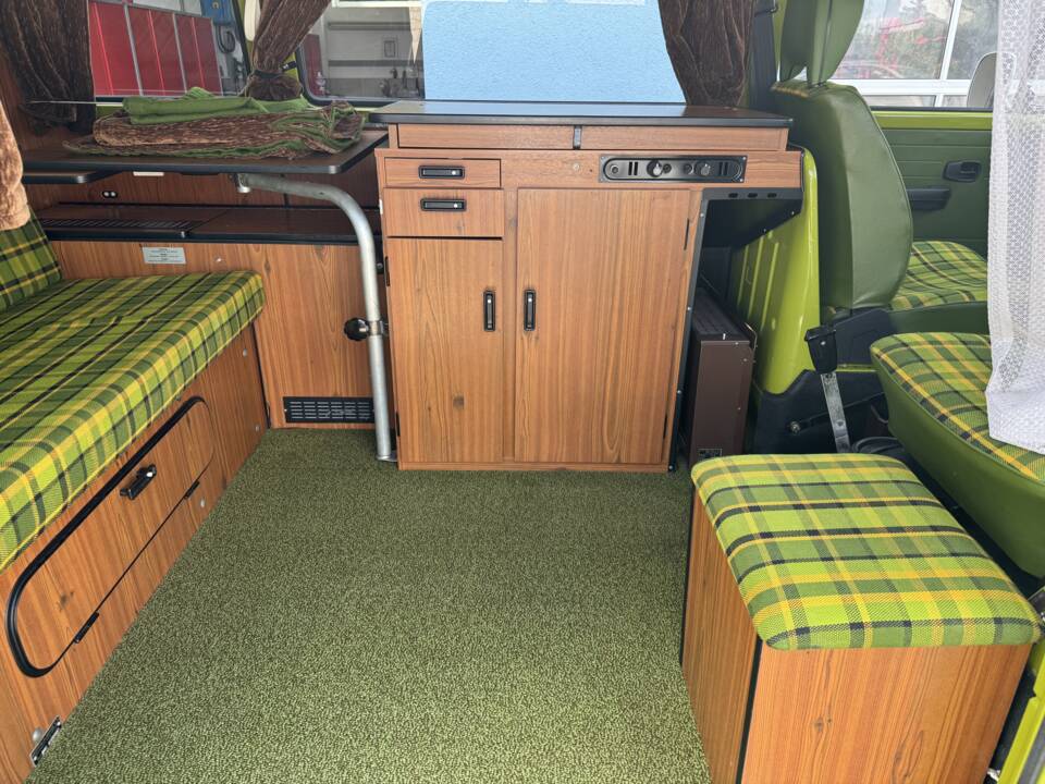 Image 70/100 of Volkswagen T2b Westfalia (1979)