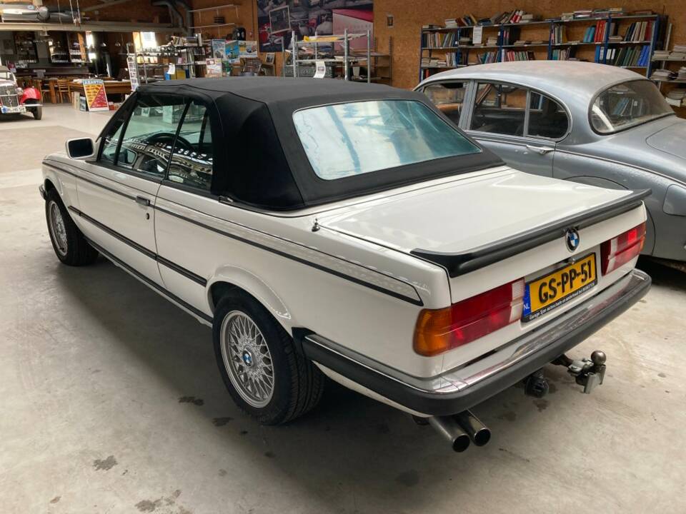 Image 30/34 de BMW 325i (1987)