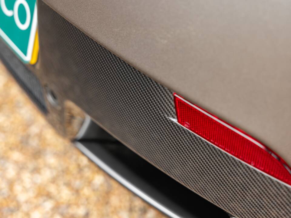 Bild 33/84 von Aston Martin V12 Vantage AMR Roadster (2018)