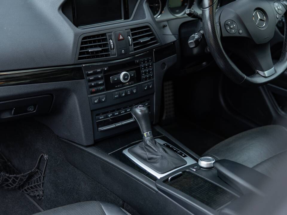 Bild 27/44 von Mercedes-Benz E 500 (2010)