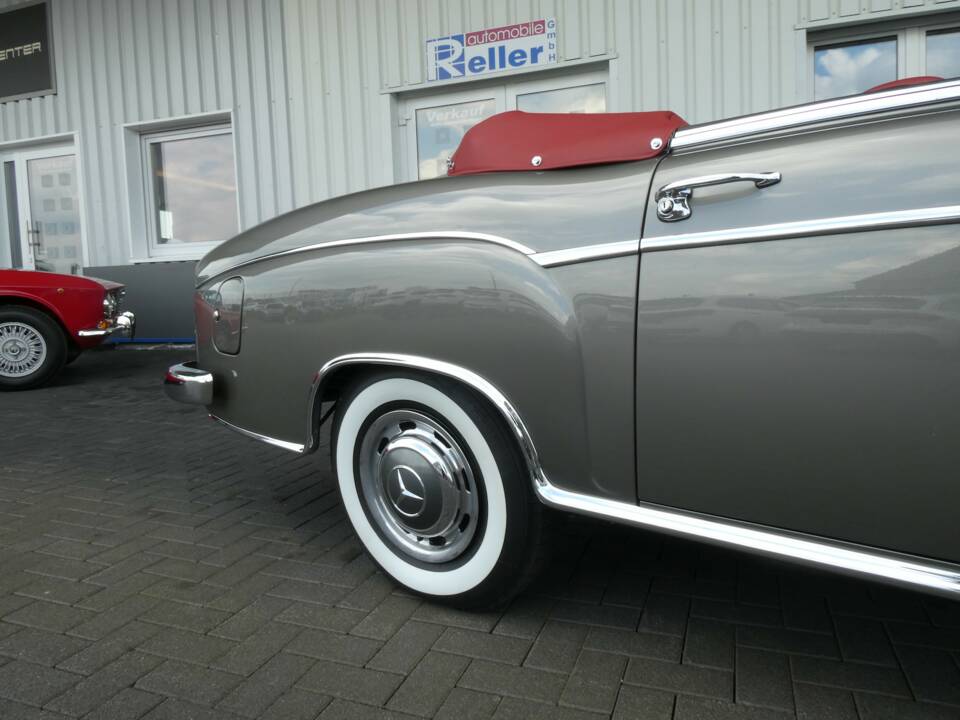 Image 22/23 of Mercedes-Benz 220 SE Cabriolet (1959)