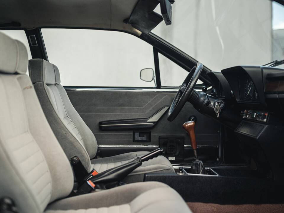 Image 22/32 of Alfa Romeo Alfetta GTV 2000 (1977)