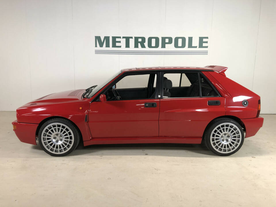 Image 13/33 of Lancia Delta HF Integrale Evoluzione I (1992)