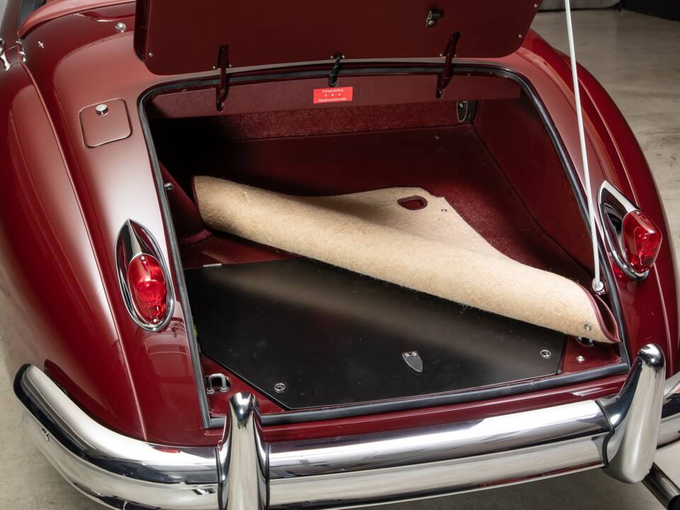 Afbeelding 28/34 van Jaguar XK 150 3.4 S OTS (1958)