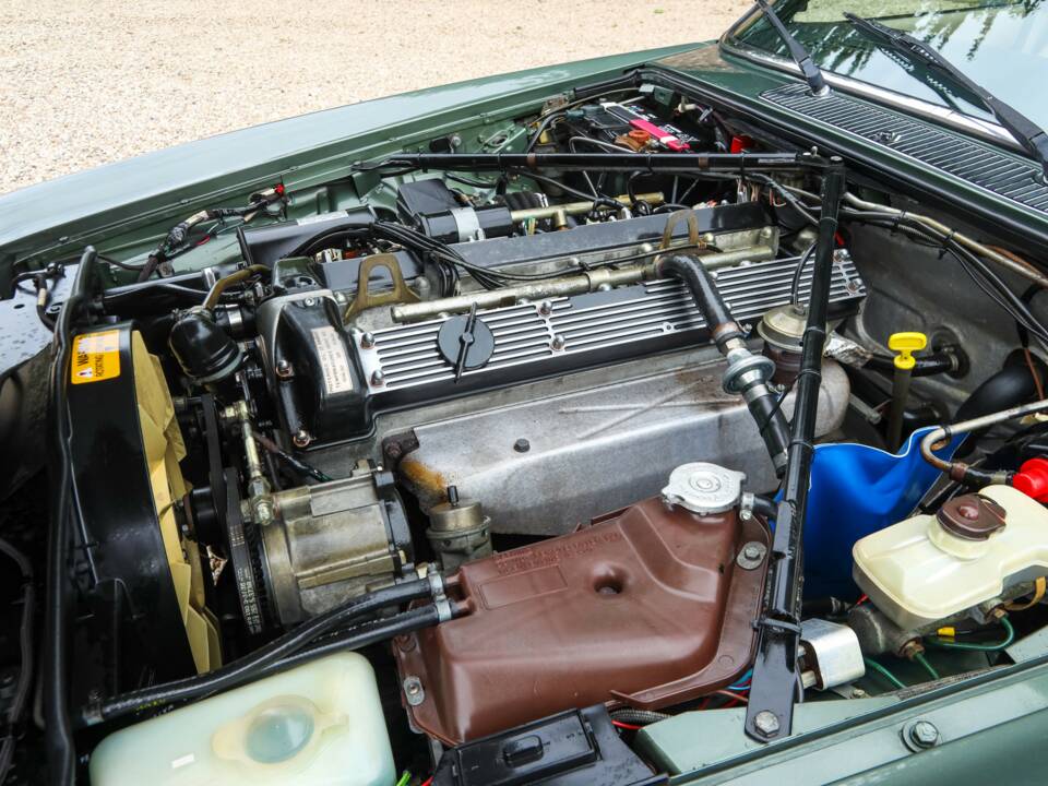 Image 7/50 of Jaguar XJ 6 4.2 (1985)