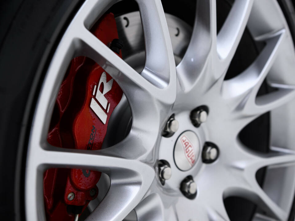 Image 32/37 of Jaguar XKR (2008)