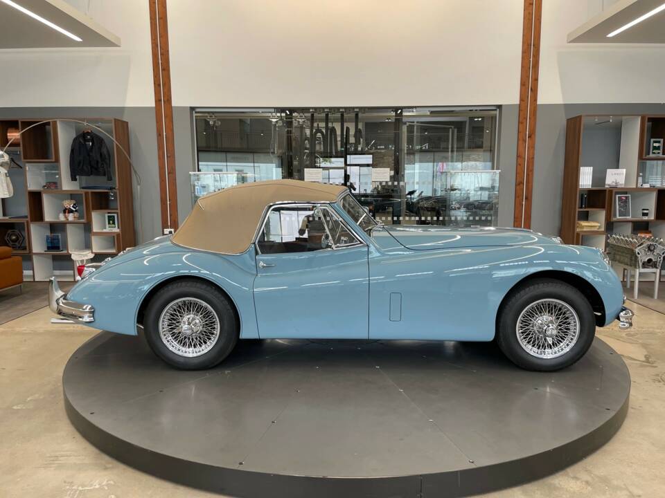 Image 2/7 of Jaguar XK 140 SE DHC (1955)