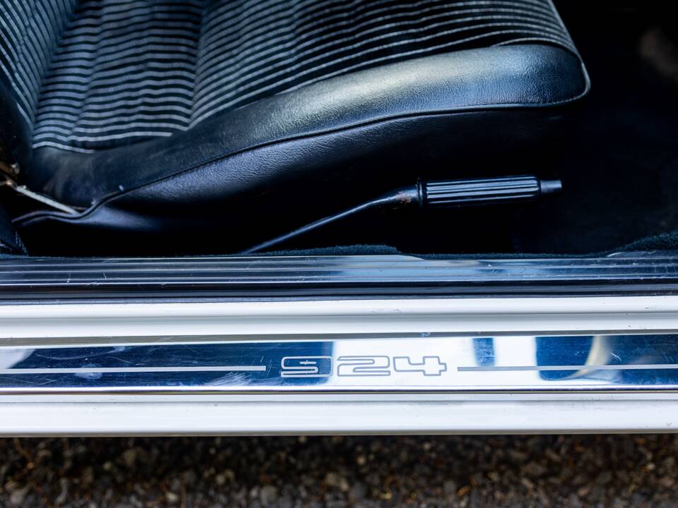 Image 27/50 de Porsche 924 S (1986)